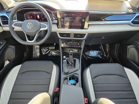 New 2025 Volkswagen Taos SEL image 9