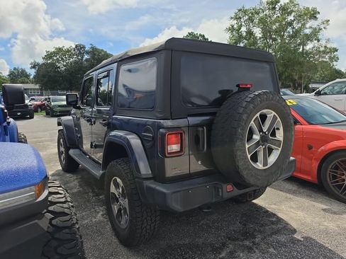 Used 2018 Jeep Wrangler Unlimited Sahara AWD/4WD image 5