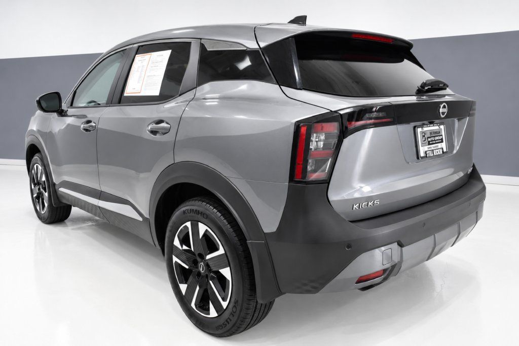Used 2025 Nissan Kicks SV AWD/4WD image 3