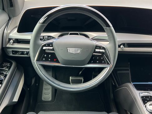 Used 2026 Cadillac Vistiq Luxury image 16