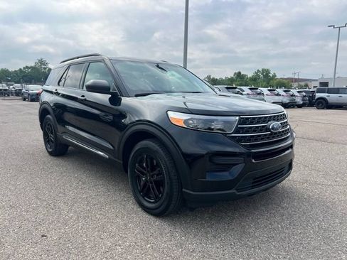 Certified 2024 Ford Explorer XLT AWD/4WD image 3
