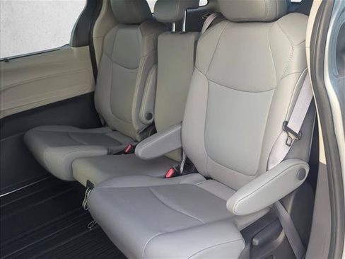 Certified 2022 Toyota Sienna XLE w/ XLE Plus Package FWD image 22
