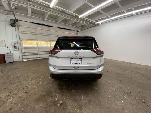 Used 2024 Nissan Rogue SV image 5