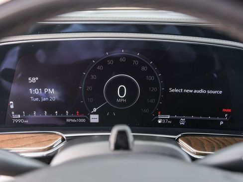 Used 2024 Cadillac Escalade Premium Luxury Platinum image 11