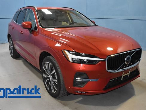 Used 2022 Volvo XC60 B5 Momentum image 1