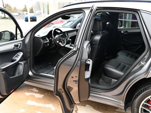 Used 2018 Porsche Macan Turbo image 35