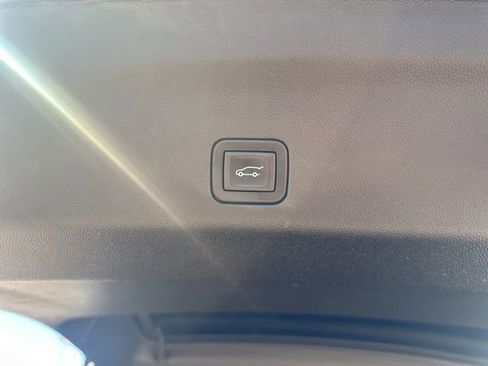 Used 2023 GMC Yukon XL SLT w/ SLT Premium Package image 34