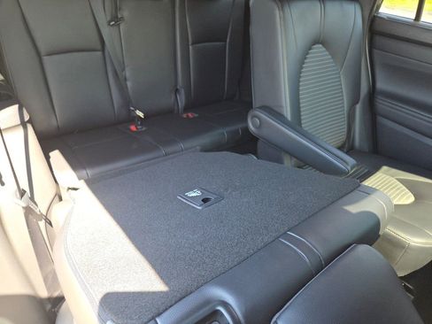 Used 2023 Toyota Highlander XSE FWD image 28