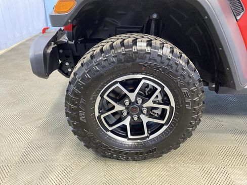 Used 2024 Jeep Gladiator Rubicon w/ Technology Group image 40