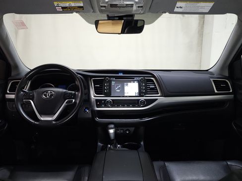 Used 2019 Toyota Highlander XLE AWD/4WD image 27