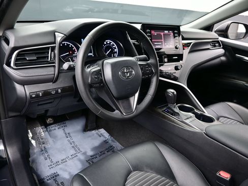 Used 2024 Toyota Camry SE FWD image 13