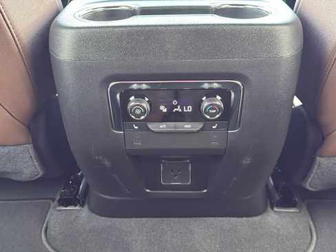 New 2026 Chevrolet Suburban High Country image 17