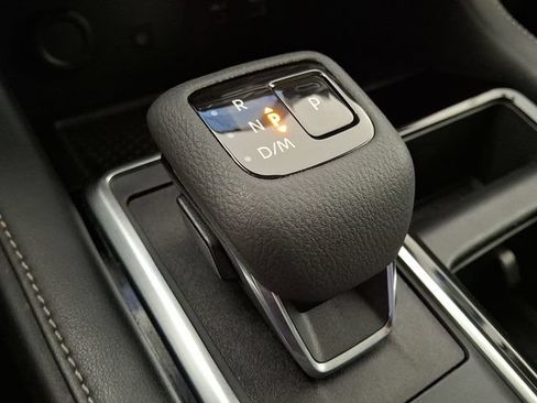 Used 2024 Nissan Pathfinder SL AWD/4WD image 16