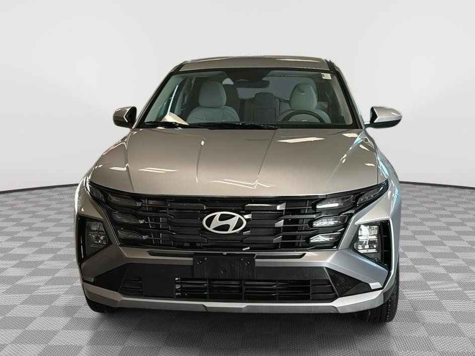 Used 2025 Hyundai Tucson SE AWD/4WD image 2