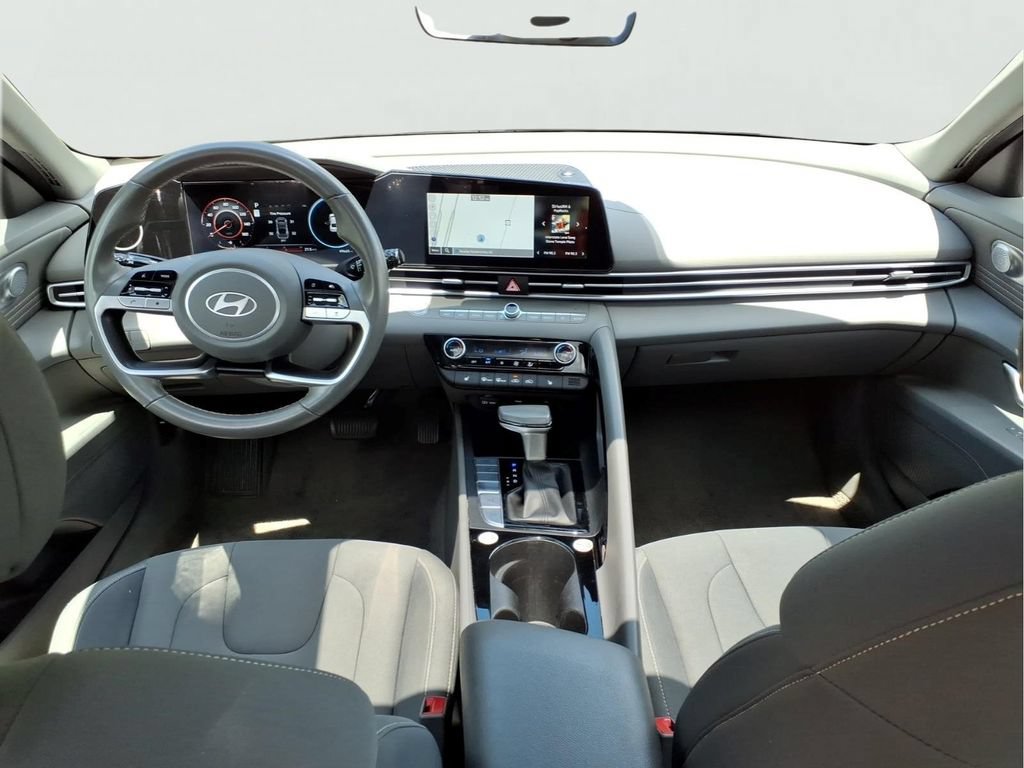 Used 2025 Hyundai Elantra SEL FWD image 25