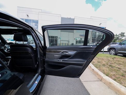 Used 2017 BMW 750i xDrive image 64