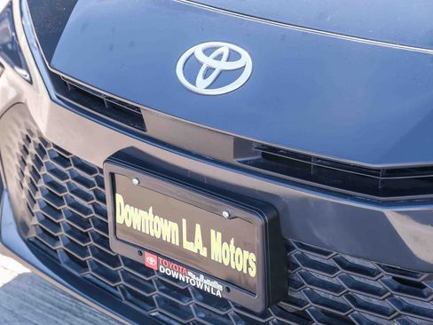 Used 2025 Toyota Camry SE FWD image 13