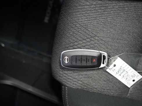 Used 2025 Nissan Rogue SV FWD image 39