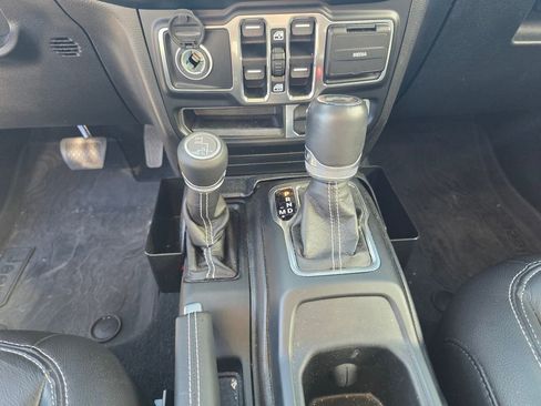 Used 2022 Jeep Wrangler Unlimited Sahara w/ LED Lighting Group image 16