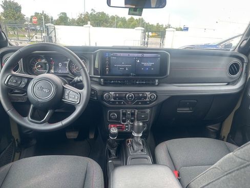 Used 2025 Jeep Wrangler Unlimited Rubicon image 10