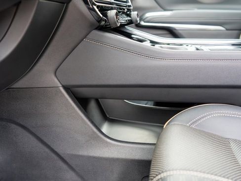 Used 2025 Chevrolet Traverse High Country image 24