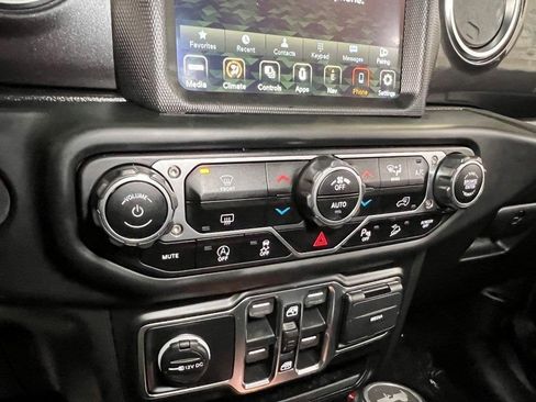 Used 2021 Jeep Wrangler Unlimited Sahara image 43