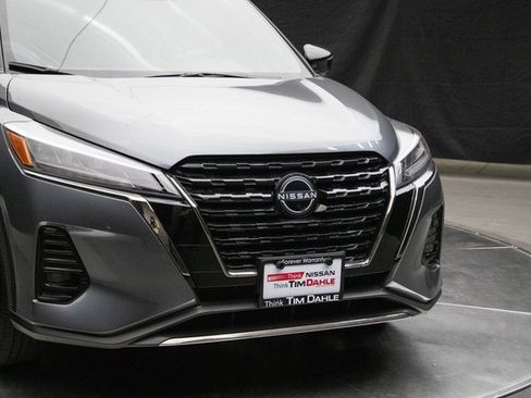 Used 2023 Nissan Kicks SR w/ SR Premium Package image 3