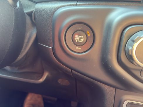 Used 2020 Jeep Gladiator Rubicon w/ Dual Top Group AWD/4WD image 24