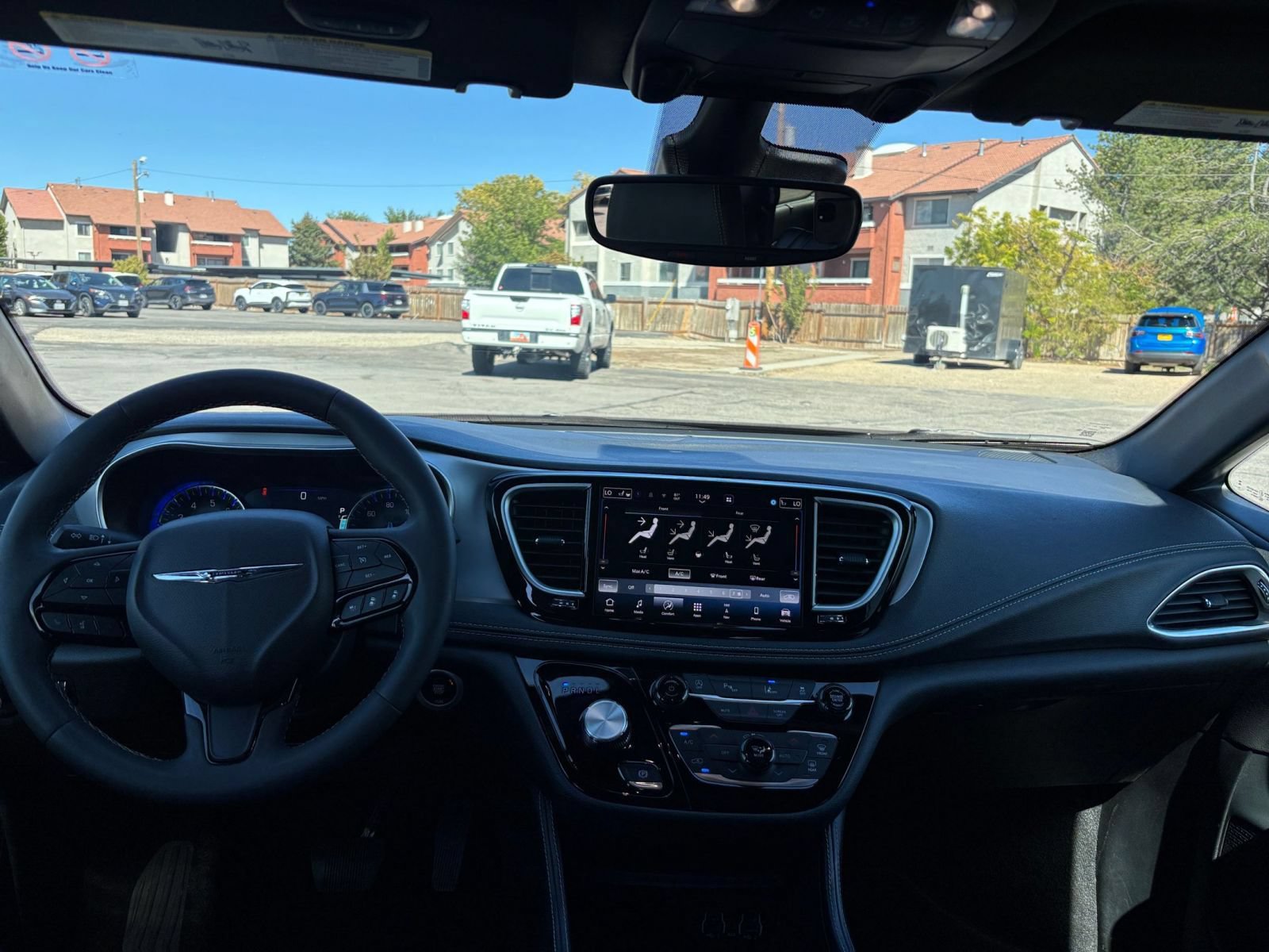 Used 2025 Chrysler Pacifica Limited FWD image 37