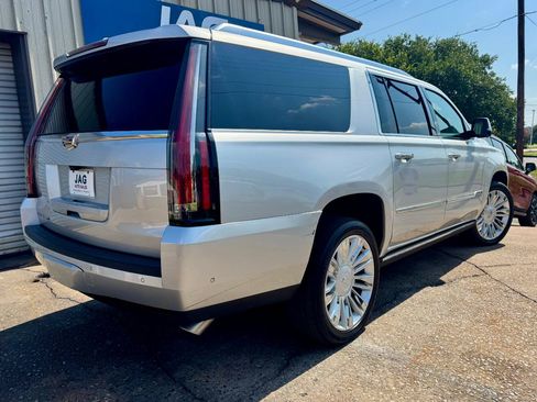 Used 2017 Cadillac Escalade ESV Platinum AWD/4WD image 7