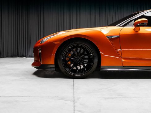 Used 2018 Nissan GT-R Premium AWD/4WD image 22