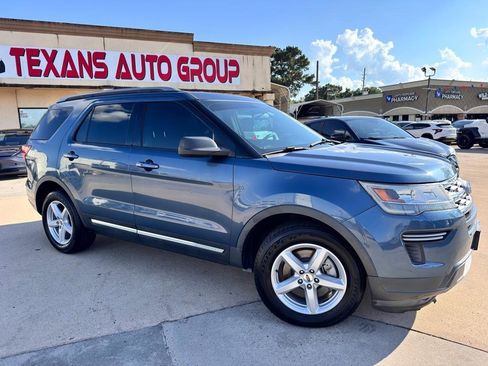 Used 2019 Ford Explorer XLT FWD image 2