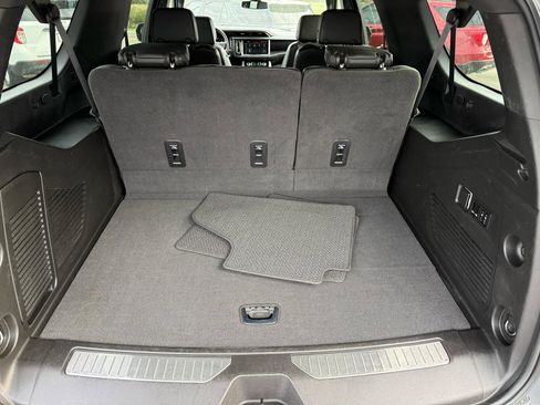 Used 2022 GMC Yukon XL Denali image 19