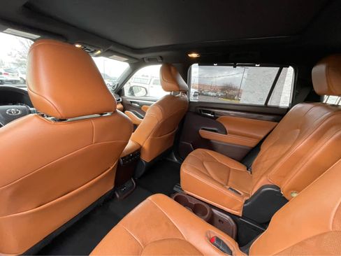 Used 2021 Toyota Highlander Platinum image 24