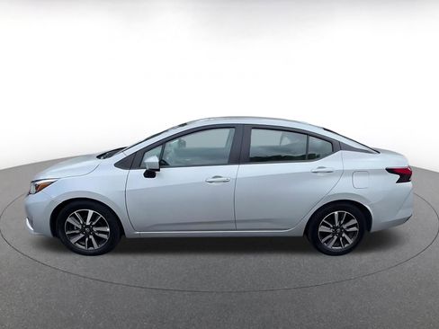 Used 2025 Nissan Versa SV FWD image 9