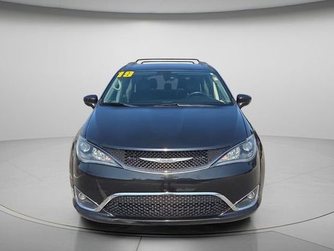 Used 2019 Chrysler Pacifica Touring-L FWD image 4