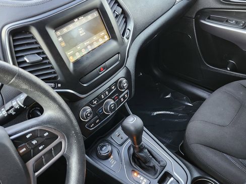 Used 2019 Jeep Cherokee Latitude w/ Popular Appearance Group image 25