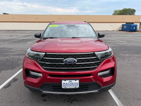 Used 2021 Ford Explorer XLT w/ Equipment Group 202A AWD/4WD image 29