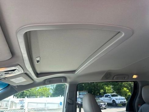 Used 2015 Toyota Sienna XLE w/ XLE Navigation Package FWD image 16