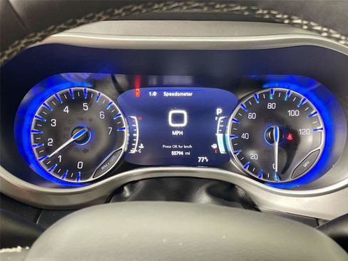 Used 2025 Chrysler Pacifica Select FWD image 19