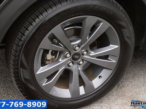 Used 2022 Ford Explorer XLT w/ Equipment Group 202A image 7