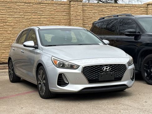 Used 2018 Hyundai Elantra GT image 3