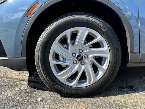 New 2026 Lincoln Corsair Premiere image 12