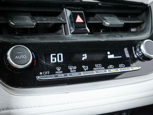 Used 2025 Toyota Corolla SE FWD image 15