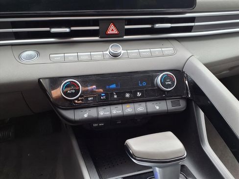 Used 2023 Hyundai Elantra SEL w/ Convenience Package image 15