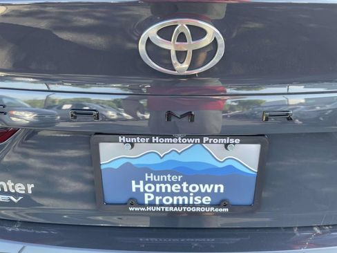 Used 2025 Toyota Camry SE w/ Convenience Package FWD image 11