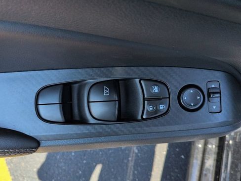 Used 2025 Nissan Altima 2.5 SV FWD image 15