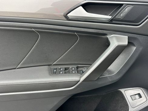 Used 2022 Volkswagen Tiguan SE image 11