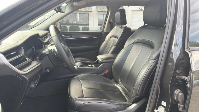 Used 2023 Jeep Grand Cherokee 4WD 4xe w/ Luxury Tech Group II image 11