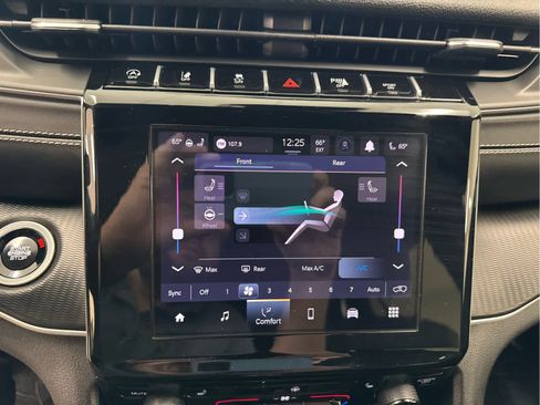 Used 2024 Jeep Grand Cherokee L Altitude image 21